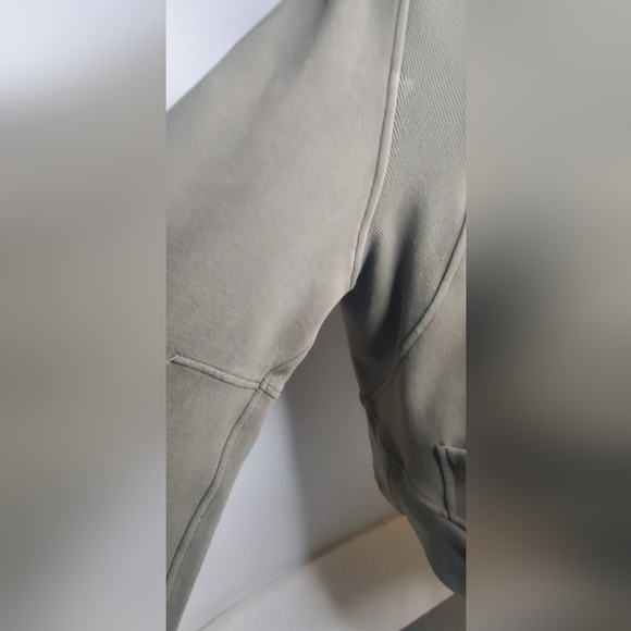 Lululemon Size XS/S Scuba Fleece Green Olive Color-Cropped Half Zip-Up - Picture 11 of 13